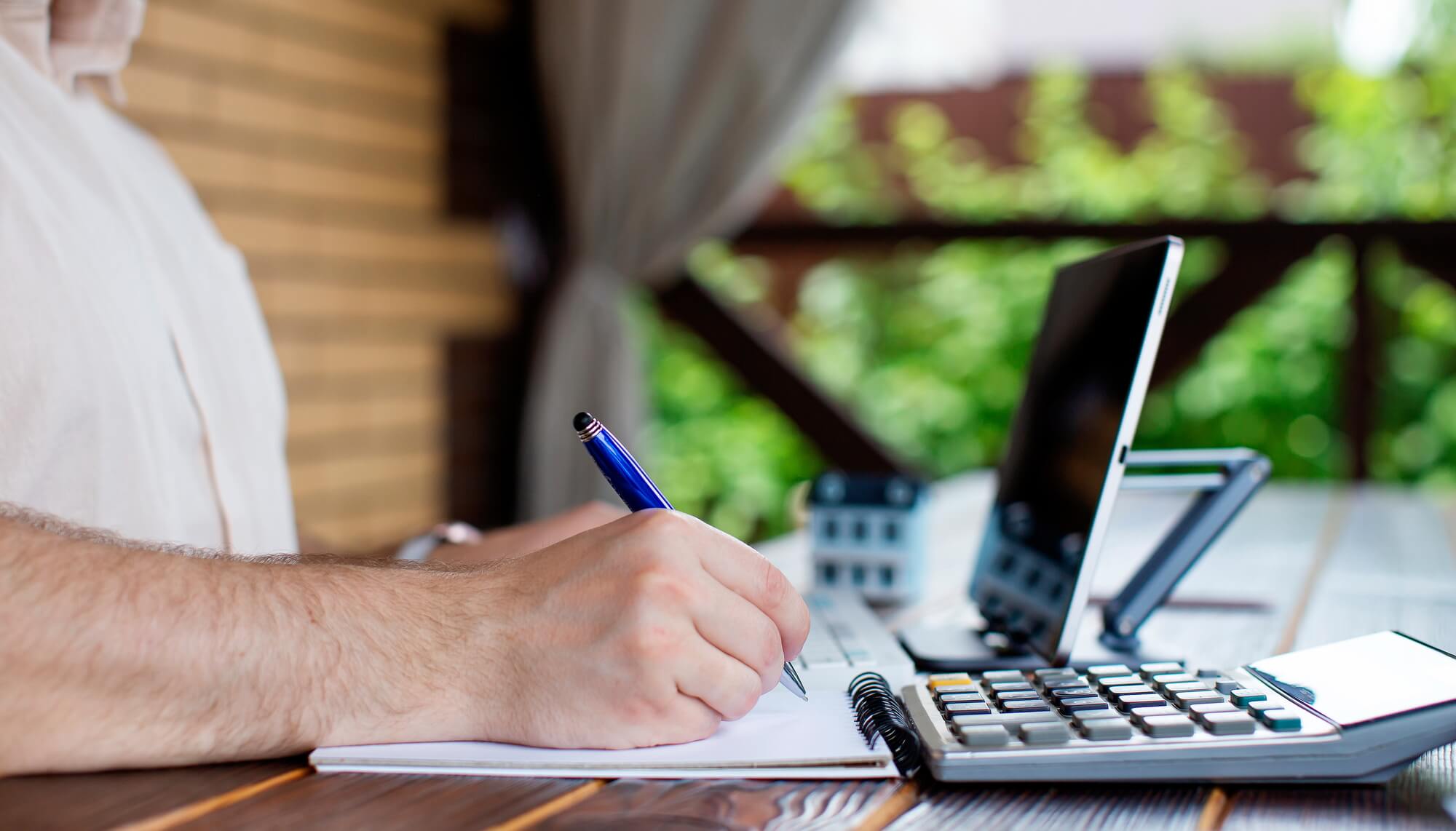 LLMO対策の費用相場は？料金体系別に説明・内製と外注のコスト構造の違いをわかりやすく解説！