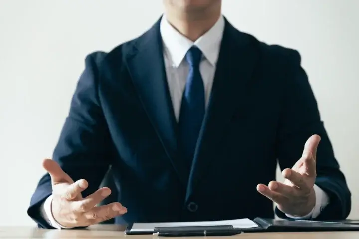 誰が書いたか明確か？