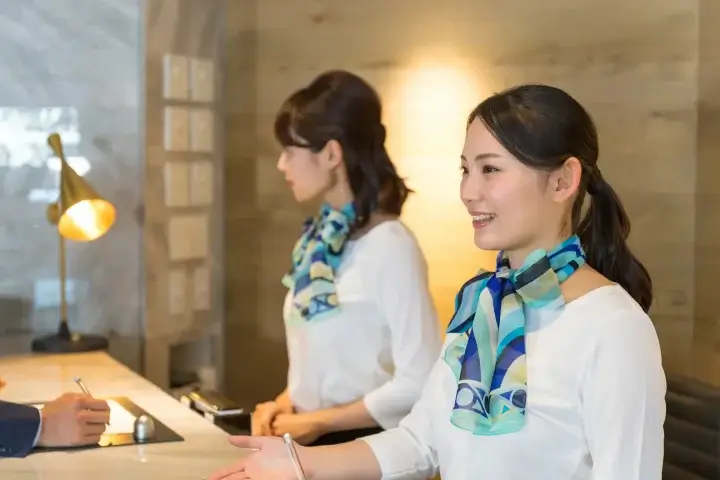 ホテル・旅館のLLMO対策を専門家に依頼する場合の選び方と費用相場