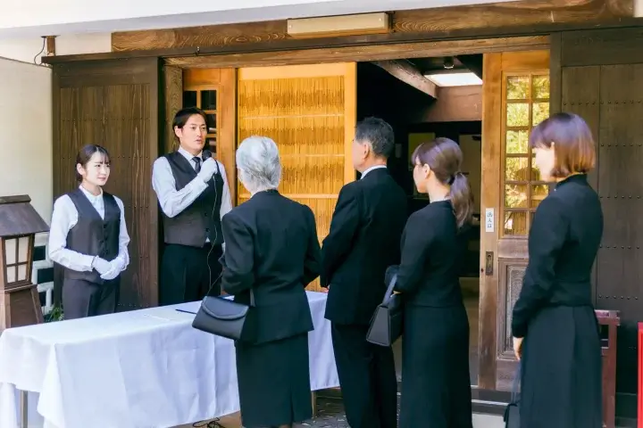 儀社が優先的に取り組むべきLLMO施策のロードマップ