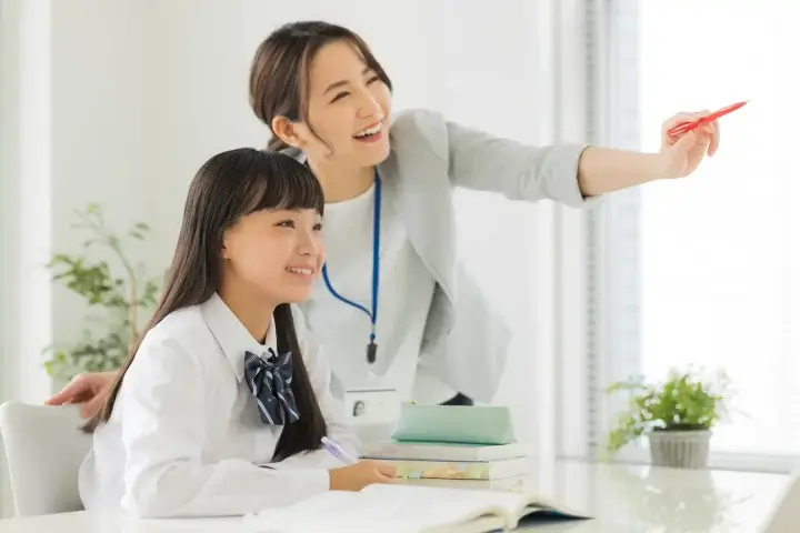 学習塾がLLMO対策を外部コンサルに依頼するかどうかを判断する基準