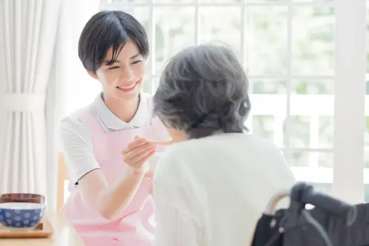 介護施設のLLMO対策を相談する専門家はどう選べばいい？