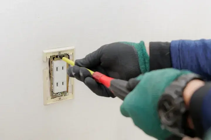 電気工事会社のLLMO対策は何から始める？AIに引用される情報整備の方法、やってはいけないこと、費用を解説！